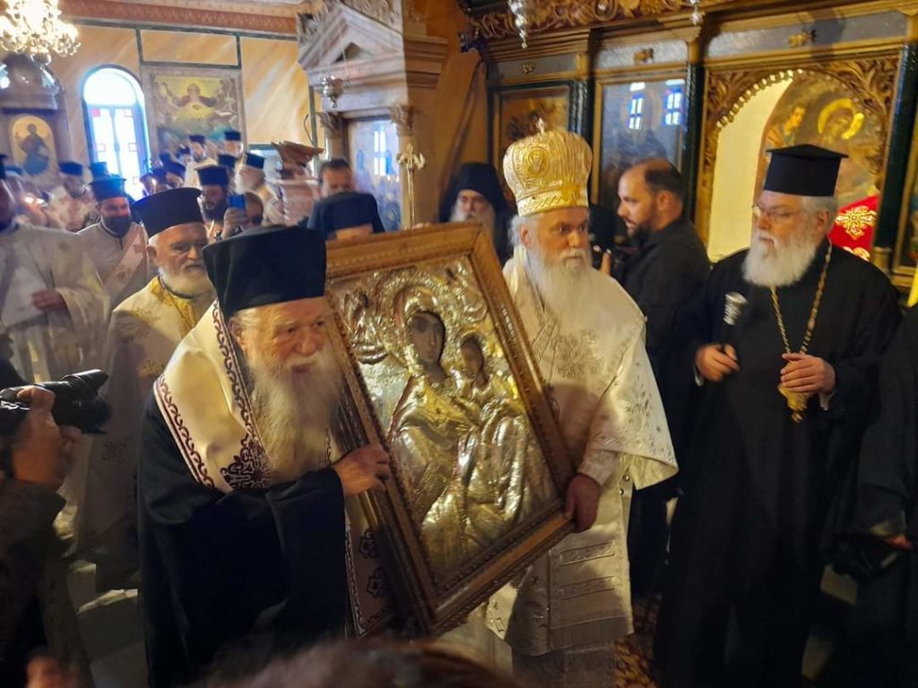 Αίγιο: Η Ιερά Εικόνα της Παναγίας της Τρυπητής επέστρεψε στο Ιερό Προσκύνημα