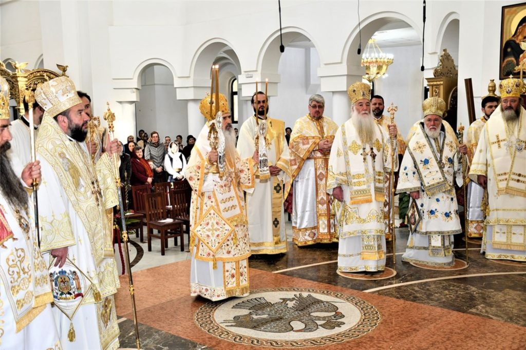 Zece ierarhi au slujit la hramul Catedralei Episcopale din Caransebeş