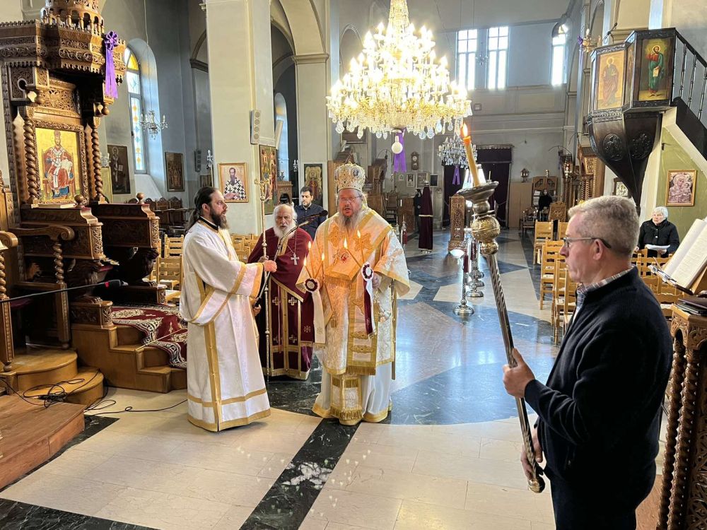Μεγάλη Πέμπτη στον Ιερό Ναό Αγίων Κωνσταντίνου και Ελένης Συκουρίου