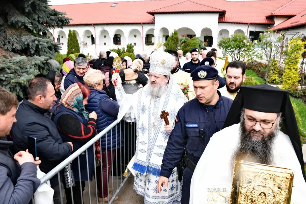 Mii de pelerini au adus cinstire Maicii Domnului la Mănăstirea Ghighiu: Rugăciunile ei sunt nerefuzate