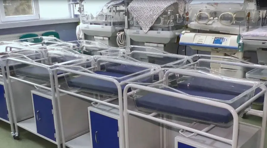 Mitropolitul Ioan a dăruit Spitalului Județean de Urgență Reșița 16 paturi pentru nou-născuți