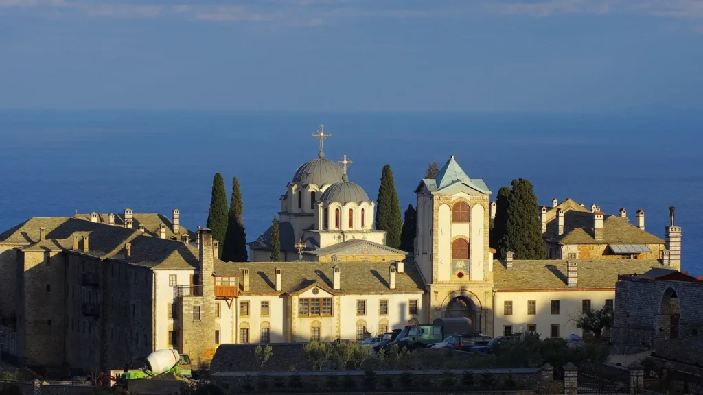 O delegație a Patriarhiei Române va participa la deshumarea Părintelui Petroniu Tănase