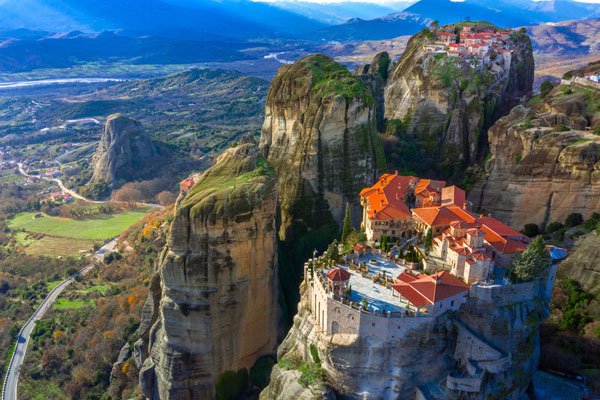 Tα Μετέωρα στα 15 πιο όμορφα μέρη για να επισκεφθείς στην Ελλάδα