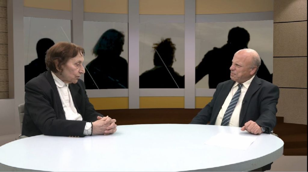 “Εμείς και οι άλλοι”: Η καθηγήτρια Μαρία Μαντούβαλου μιλά στην Pemptousia TV για «Το σύνδρομο του διχασμού των Ελλήνων» (BINTEO)