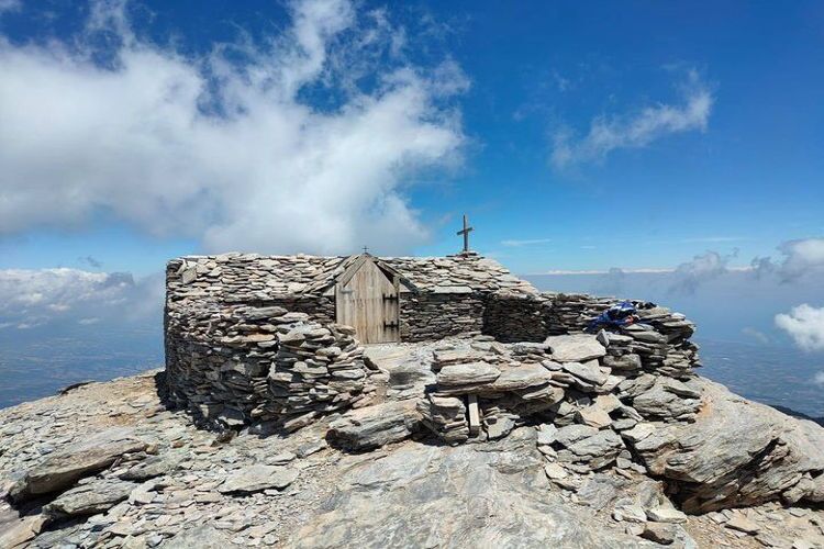 Προφήτης Ηλίας: Βίντεο με το εκκλησάκι στο μεγαλύτερο υψόμετρο του κόσμου – Bρίσκεται στην κορυφή του Ολύμπου