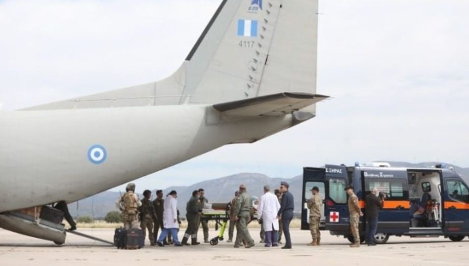 C-27 aircraft picking up Greeks evacuated from Sudan at Djibouti