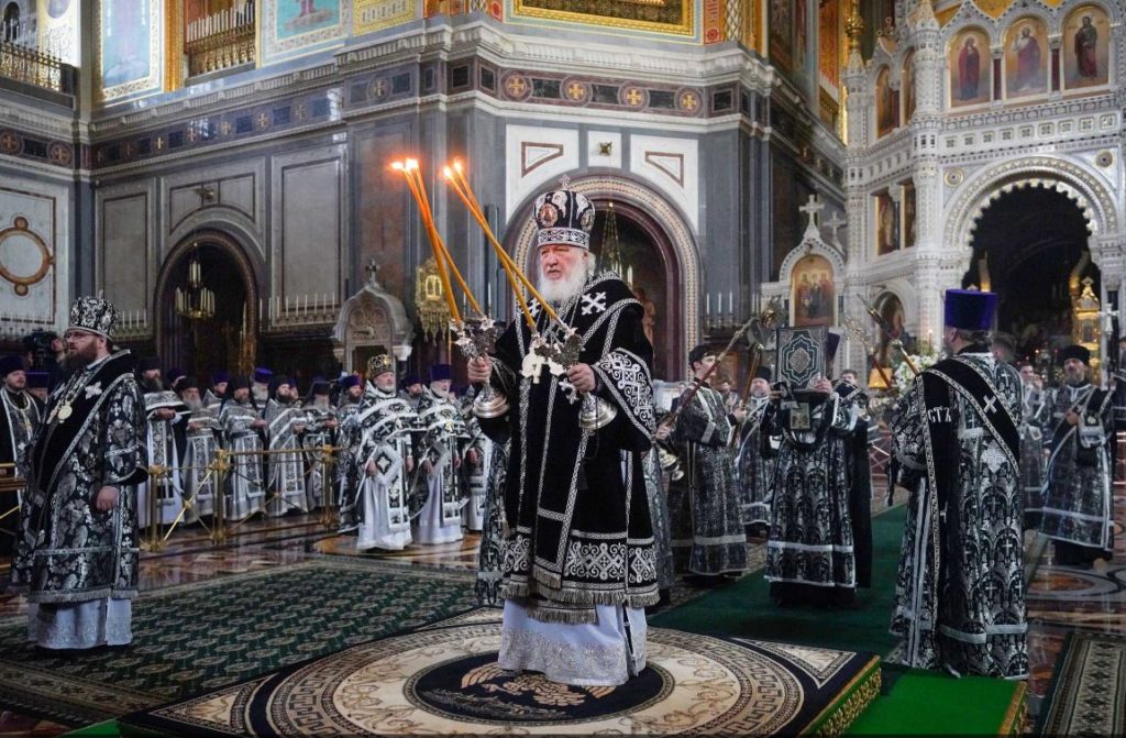 В понедельник Страстной седмицы Святейший Патриарх Кирилл совершил Литургию Преждеосвященных Даров в Храме Христа Спасителя