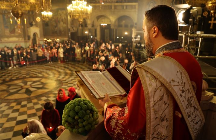 Подробен фоторепортаж от възкресната св. Литургия в Патриаршеската катедрала “Св. Александър Невски”