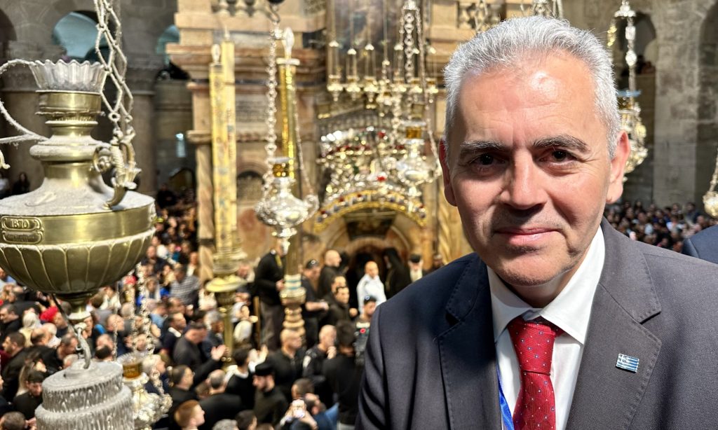 Ευχές Μάξιμου Χαρακόπουλου από τον Πανάγιο Τάφο: Αναστάσιμο μήνυμα ελπίδας και επικράτησης του δικαίου