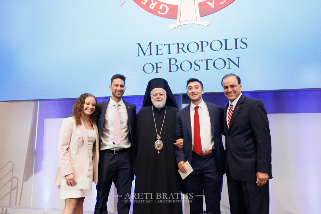 Η Μητρόπολη Βοστώνης χορηγεί υποτροφίες σε φοιτητές