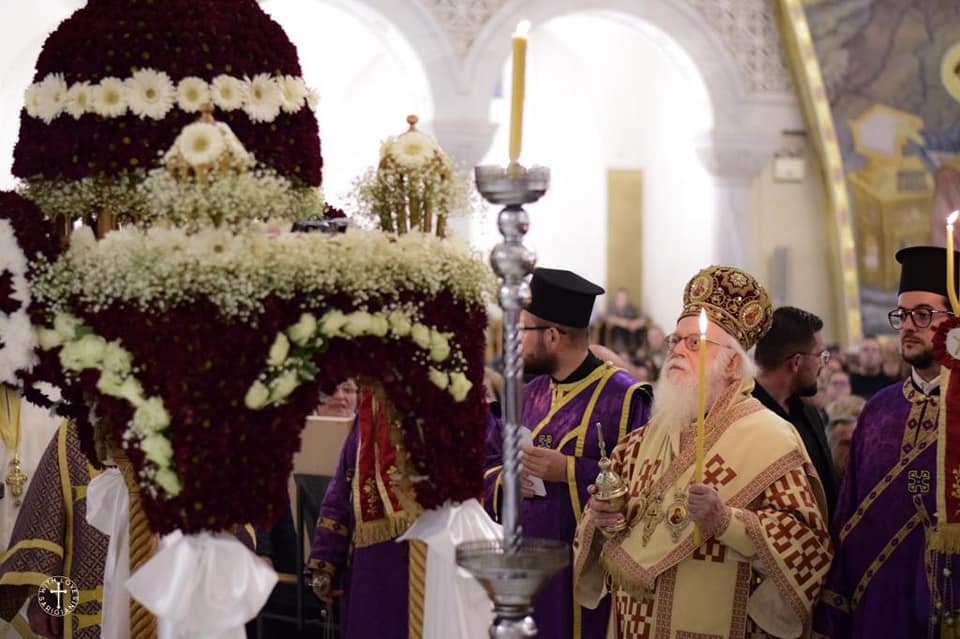 Η Ακολουθία του Επιταφίου στα Τίρανα (ΒΙΝΤΕΟ)