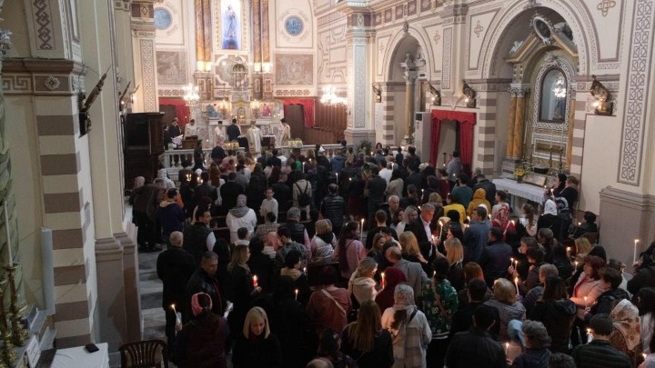 Σμύρνη: Η Ανάσταση στον ιστορικό ναό της Παναγίας στο Κόνακ