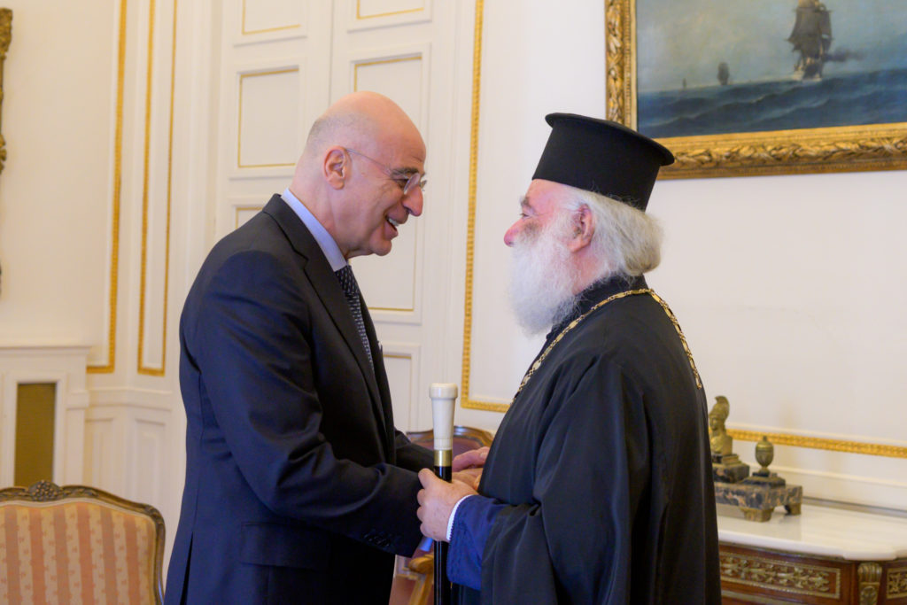 Με τον Υπουργό Εξωτερικών Νίκο Δένδια συναντήθηκε ο Πατριάρχης Αλεξανδρείας