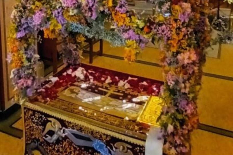 Ο Επιτάφιος της ενορίας της Αγίας Φιλοθέης του Δήμου Φιλοθέης-Ψυχικού