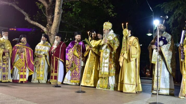 Η συνάντηση των Επιταφίων στην Κεντρική πλατεία της Λάρισας