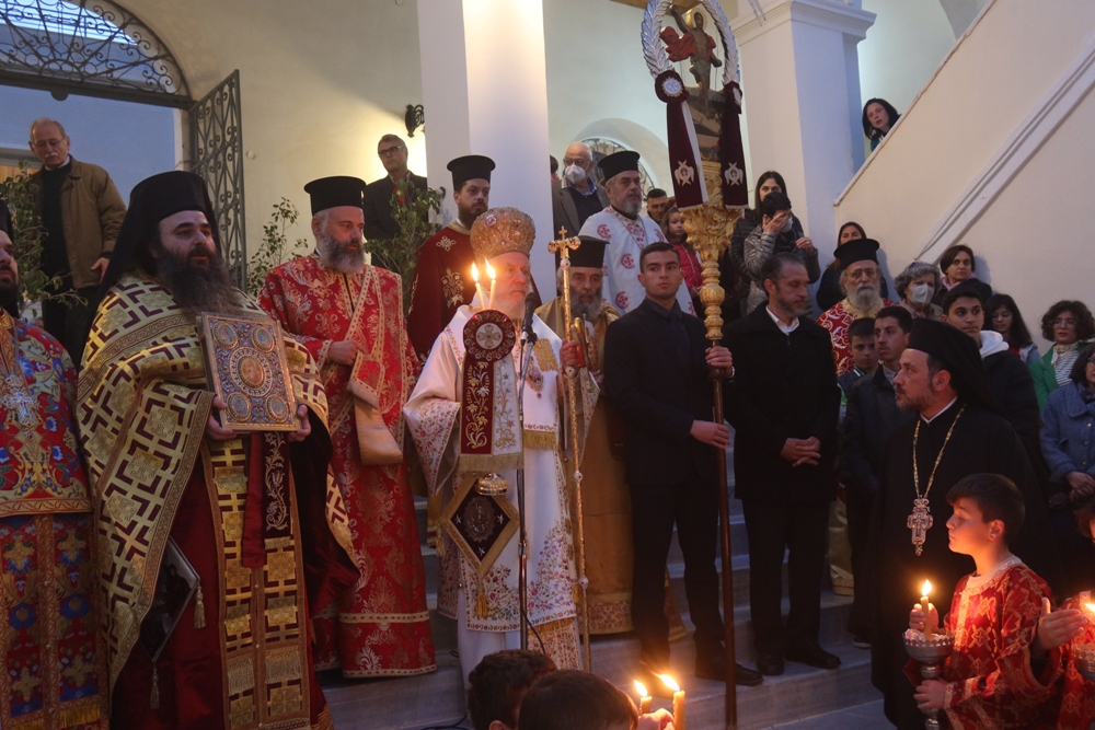 Ερμούπολη: Λιτάνευσαν το Λάβαρο της Αναστάσεως