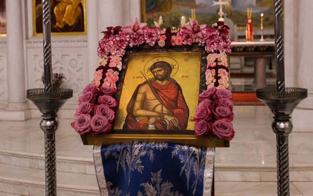 “Ιδού ο Νυμφίος έρχεται”: Με κατάνυξη οι πιστοί στους ναούς στην πορεία προς το “εκούσιον Πάθος” και την Ανάσταση