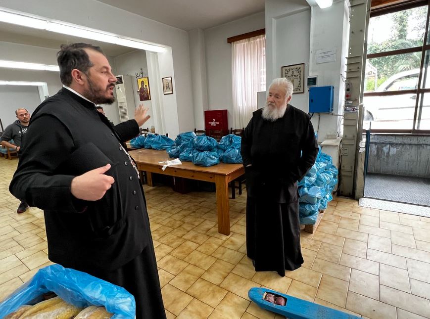 Πασχαλινά πακέτα αγάπης σε 1.200 άτομα από την Ιερά Μητρόπολη Κυδωνίας