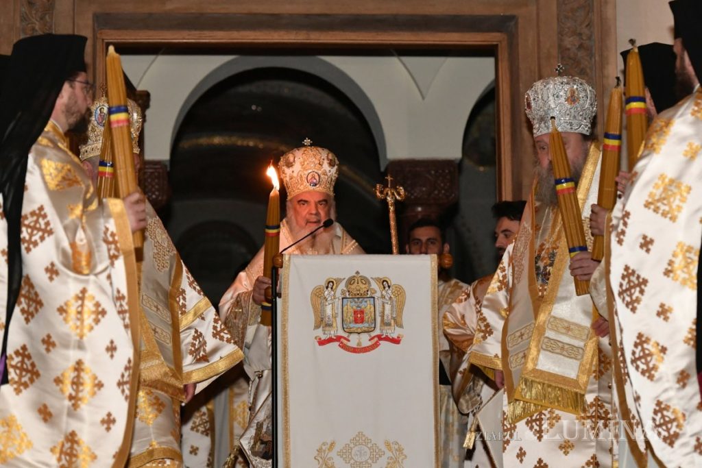Παραλαβή του Αγίου Φωτός και Ανάσταση στο Πατριαρχείο Ρουμανίας