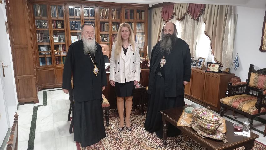 Ο Μητροπολίτης Κορίνθου υποδέχθηκε την υποψήφια βουλευτής της ΝΔ Μαρία Παπακωνσταντίνου