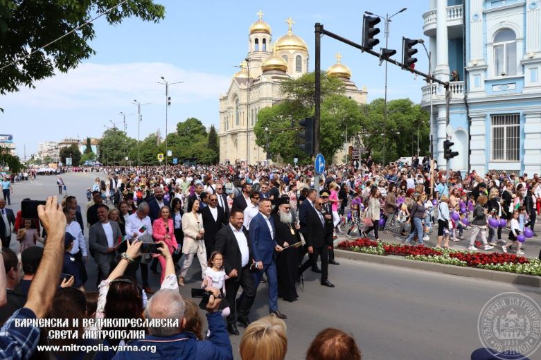 Πλημμύρισαν οι δρόμοι της μεγαλύτερης πόλης της Βουλγαρίας επί τη εορτή των Αγίων Κυρίλλου και Μεθοδίου