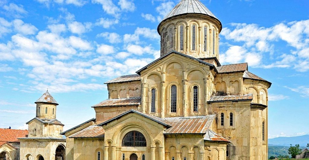 Ξεκίνησαν οι εργασίας αναστήλωσης της ιστορικής Μονής Γκελάτι – Συνεργασία κράτους και Εκκλησίας για τη διάσωση του μνημείου