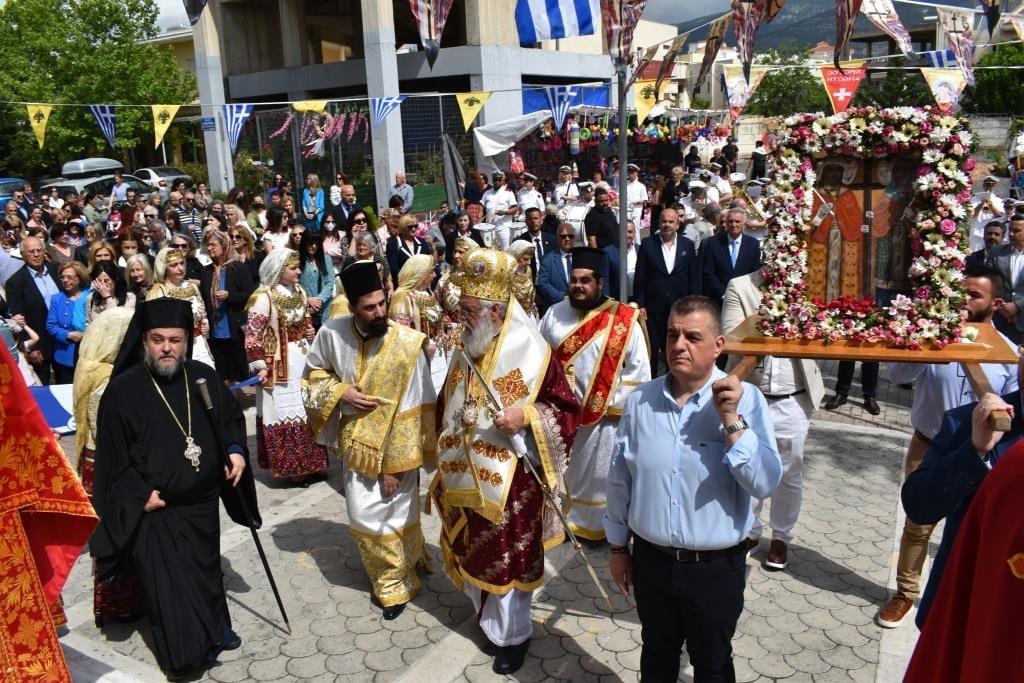 Κορυφώθηκαν οι εορτασμοί στα Άνω Λιόσια για τους Πολιούχους Αγίους Ισαποστόλους
