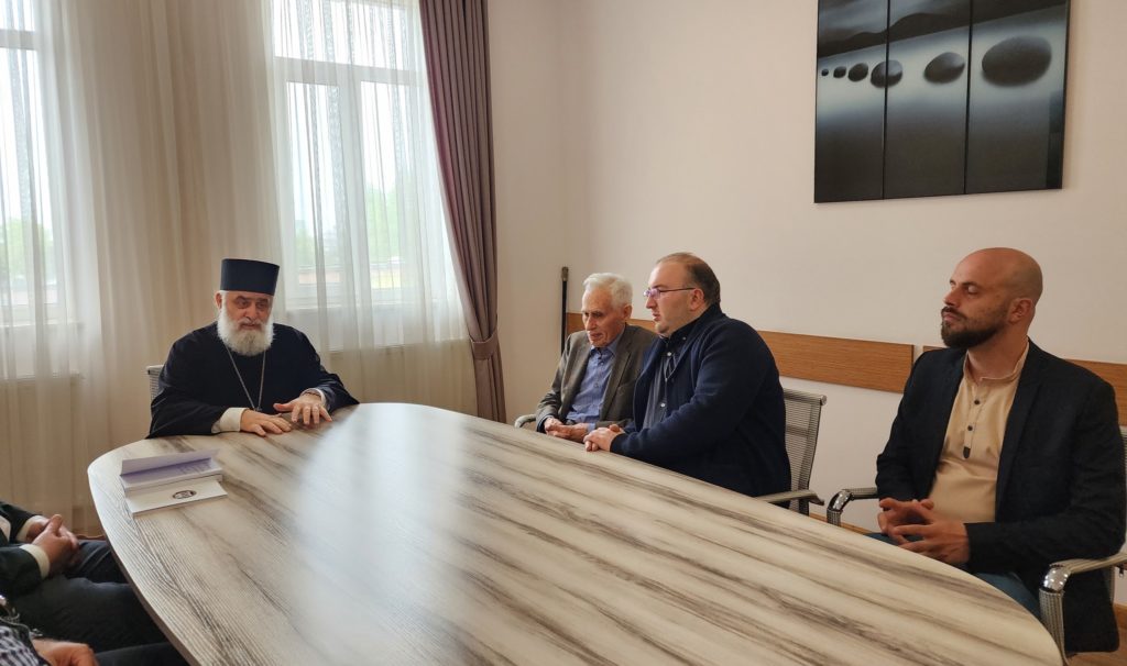 ახალი საქართველოს უნივერსიტეტში დასრულდა ოქსფორდის უნივერსიტეტის ემირიტუსი პროფესორის რიჩარდ სუინბერნის ვიზიტი