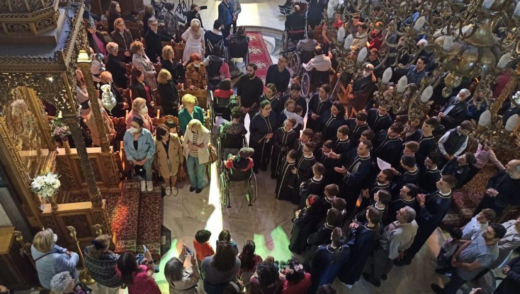 Κυριακή του Παραλύτου με δεκάδες «αγγελάκια» στον Ναό Αγίων Κυρίλλου και Μεθοδίου στη Θεσσαλονίκη (ΦΩΤΟ-ΒΙΝΤΕΟ)