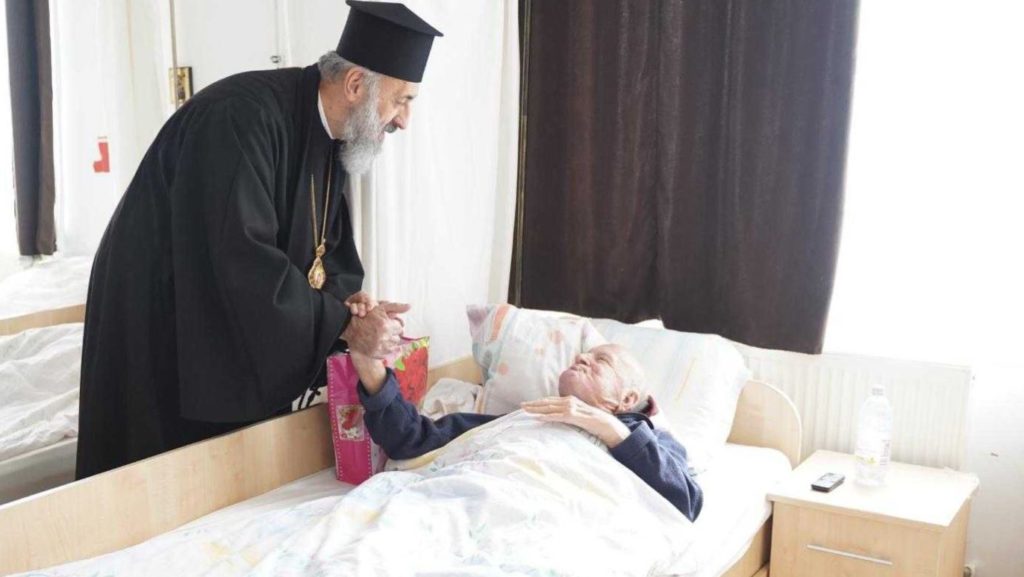 “Οι ηλικιωμένοι ως εθνική κληρονομιά”: Ο Αρχιεπίσκοπος Άλμπα Ιούλια επισκέφθηκε Γηροκομείο