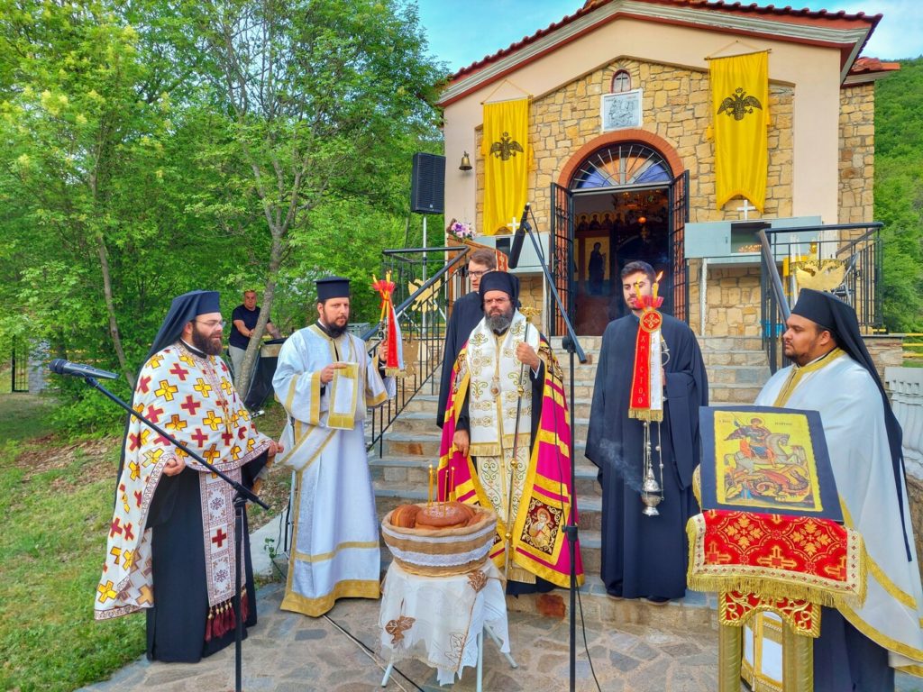 Ο Μητροπολίτης Μαρωνείας στο Ιερό Εξωκκλήσιο Αγίου Γεωργίου Αργυρουπόλεως Παρχαρίων Νυμφαίας