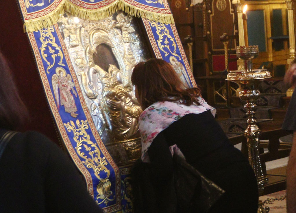 “Άξιον Εστί”: Συνεχίζεται για τρίτη ημέρα το προσκύνημα των πιστών στη Μητρόπολη Αθηνών