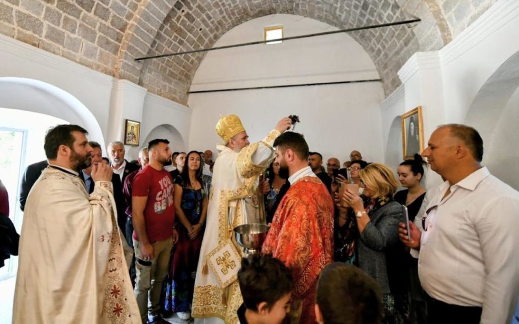 Αγιασμός στον αναστηλωμένο Ιερό Ναό του Αγίου Νικολάου απο τον Μητροπολίτη Μαυροβουνίου