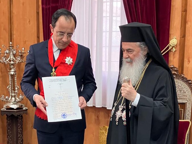 O Νίκος Χριστοδουλίδης παρασημοφορήθηκε από τον Πατριάρχη Ιεροσολύμων