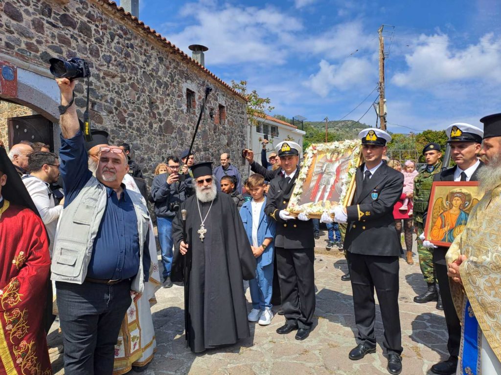 Χιλιάδες προσκυνητές στον Ταξιάρχη του Μανταμάδου – Κυριακή των Μυροφόρων στο ιερό προσκύνημα (ΦΩΤΟ/ΒΙΝΤΕΟ)