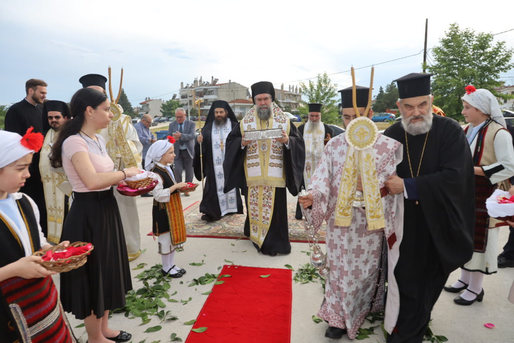 Σερρών Θεολόγος: «Νεφέλη σκιαστική και λαμπάδα φωτιστική στον δρόμο μας προς τον Χριστό, οι Άγιοί μας»