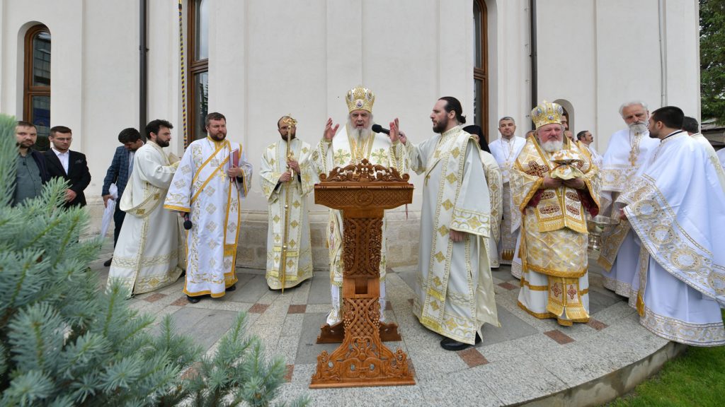 Ο Πατριάρχης Ρουμανίας τέλεσε τα εγκαίνια ανακαινισμένου ναού παρουσία 3.000 πιστών