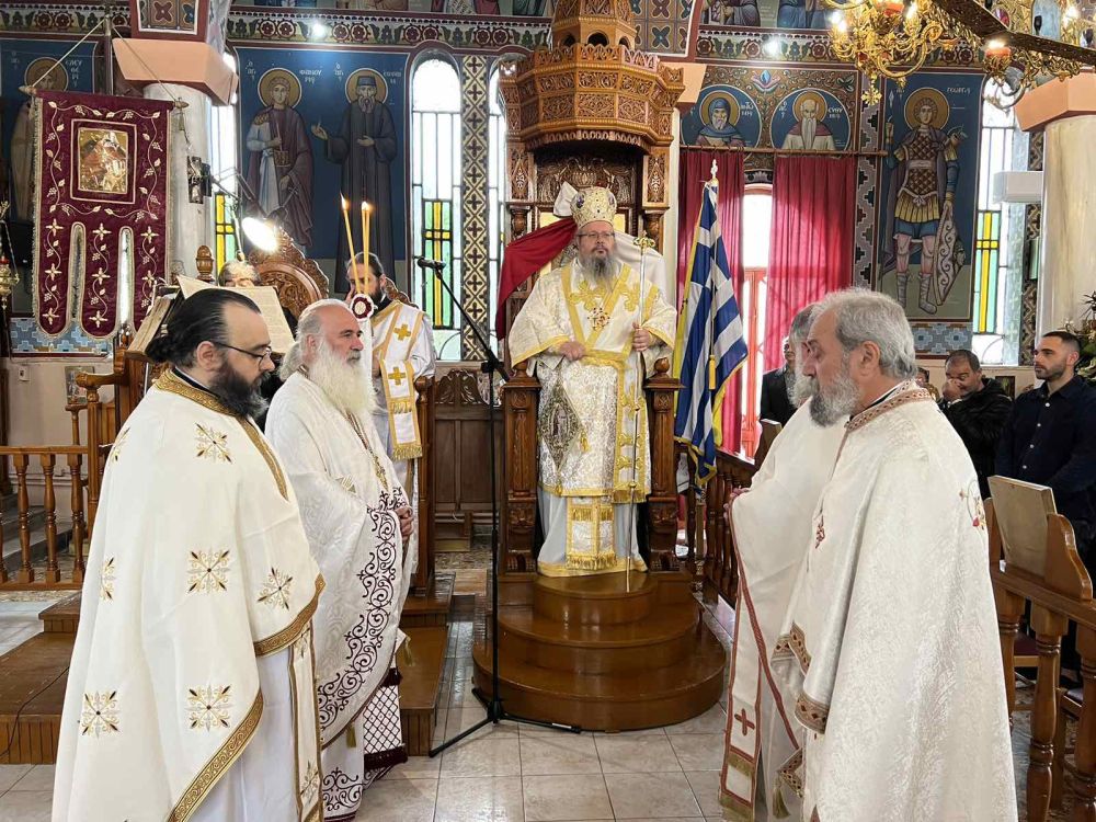 Ο Μητροπολίτης Λαρίσης στον πανηγυρίζοντα Ιερό Ναό Αγίου Αθανασίου Σωτηρίου