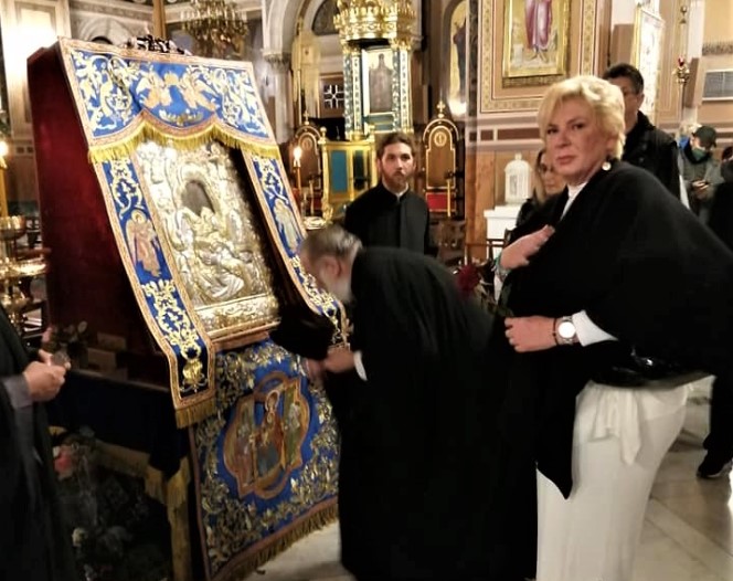 Η Δήμητρα Παπανδρέου προσκύνησε τo «Άξιον Εστί»