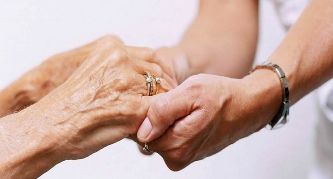 Συμπαραστάτης – Άρθρο της Μαρίας Λουπίδου