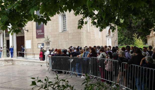 Ευλαβικό προσκύνημα στην Ιερά Εικόνα της Παναγίας «Άξιον Εστί» στην Αθήνα