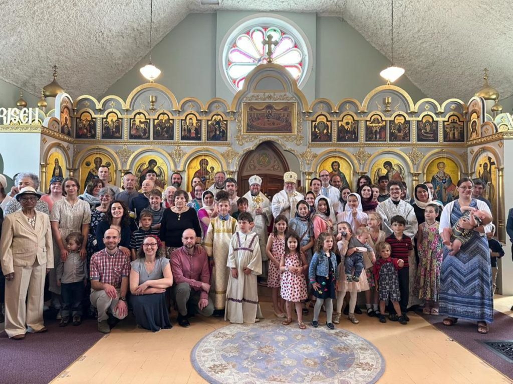 Иерархи Московского Патриархата и Православной Церкви в Америке совершили богослужение в канадском городе Кингстоне