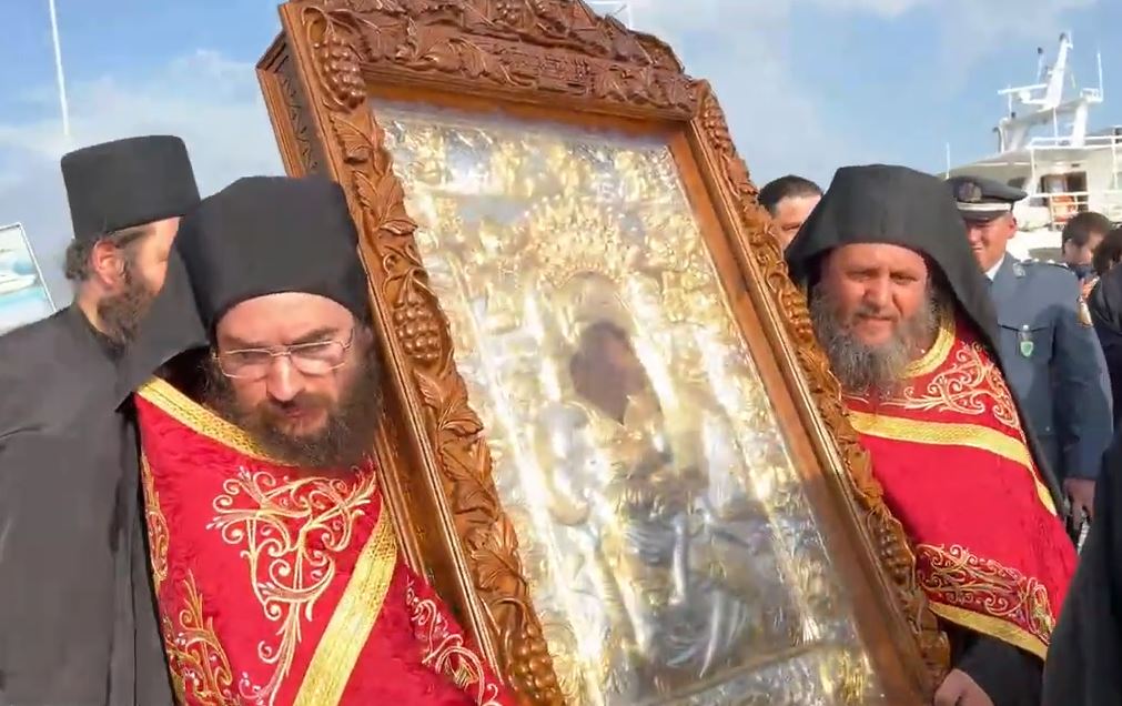Η είσοδος της Παναγίας “Άξιον Εστί” στο Άγιον Όρος μετά από 14 μέρες (ΒΙΝΤΕΟ)