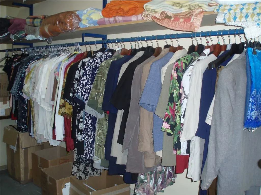 Nέα παραλαβή και παράδοση ενδυμάτων από την κοινωνική ιματιοθήκη της Ι.Μ Καλαβρύτων