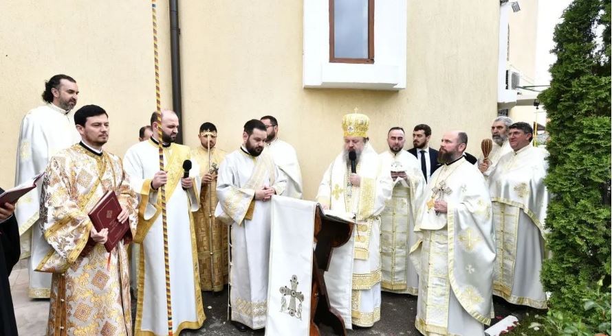 PS Timotei Prahoveanul a sfințit o biserică din Capitală și a premiat participanții la Concursul Național Catehetic