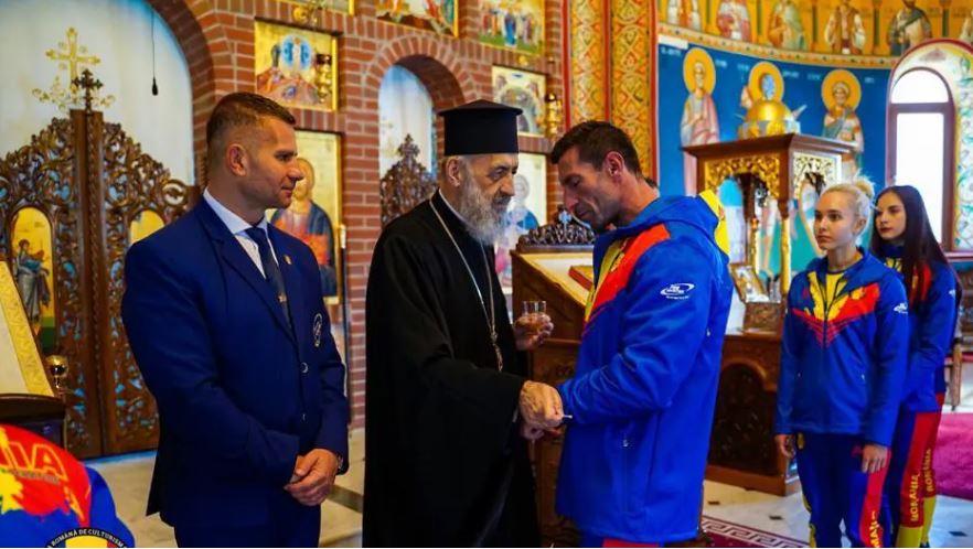 Rugăciune înaintea competiţiei: Sportivii Lotului Național de Culturism și Fitness au fost binecuvântaţi de Arhiepiscopul Irineu