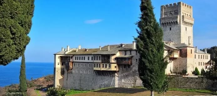 Μονή Καρακάλλου: «Μοναχοί και κληρικοί δεν αναμιγνυόμαστε στα πολιτικά δρώμενα»