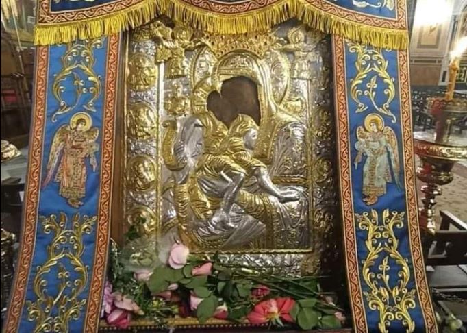 “Αξιον Εστί”: Μεγάλη η πνευματική χαρά του κόσμου που προσκυνά την Εικόνα της Παναγίας – Κοσμοσυρροή και σήμερα στη Μητρόπολη Αθηνών