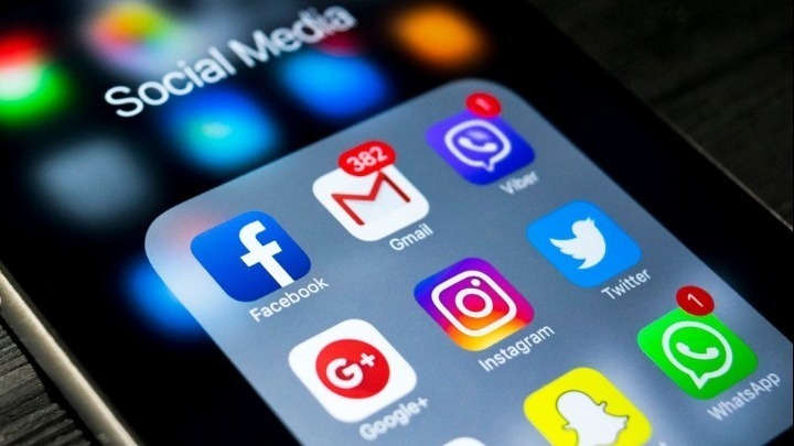 Τα μέσα κοινωνικής δικτύωσης μπορούν να είναι επικίνδυνα για τους νέους, αναφέρει ο Αρχίατρος των ΗΠΑ