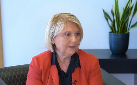 Δείτε ολόκληρη την εκπομπή «Σημεία και Άνθρωποι» με καλεσμένη την Υφυπουργό Μετανάστευσης, Σοφία Βούλτεψη